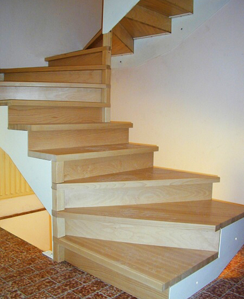Schody schodnicové - Ocel a dřevo
